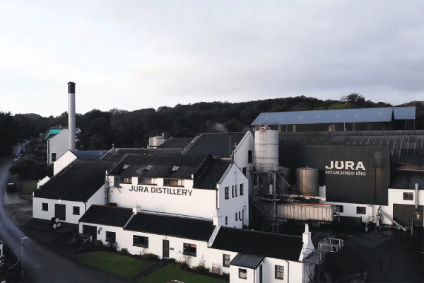 Die Destillerie von JURA ist das Herz des...